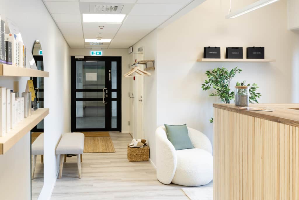 Nordic Med Spa sisäänkäynti ja aulatila.